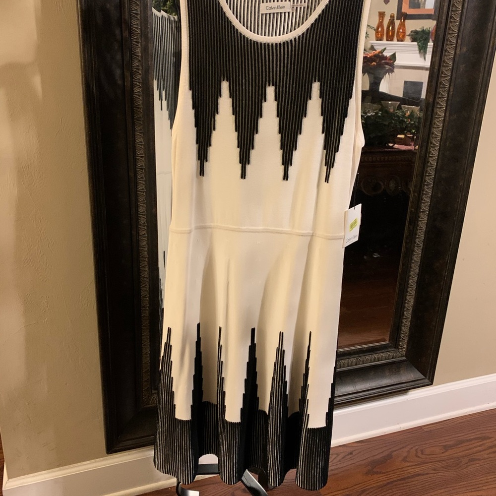 Dress - Picture 3 of 4
